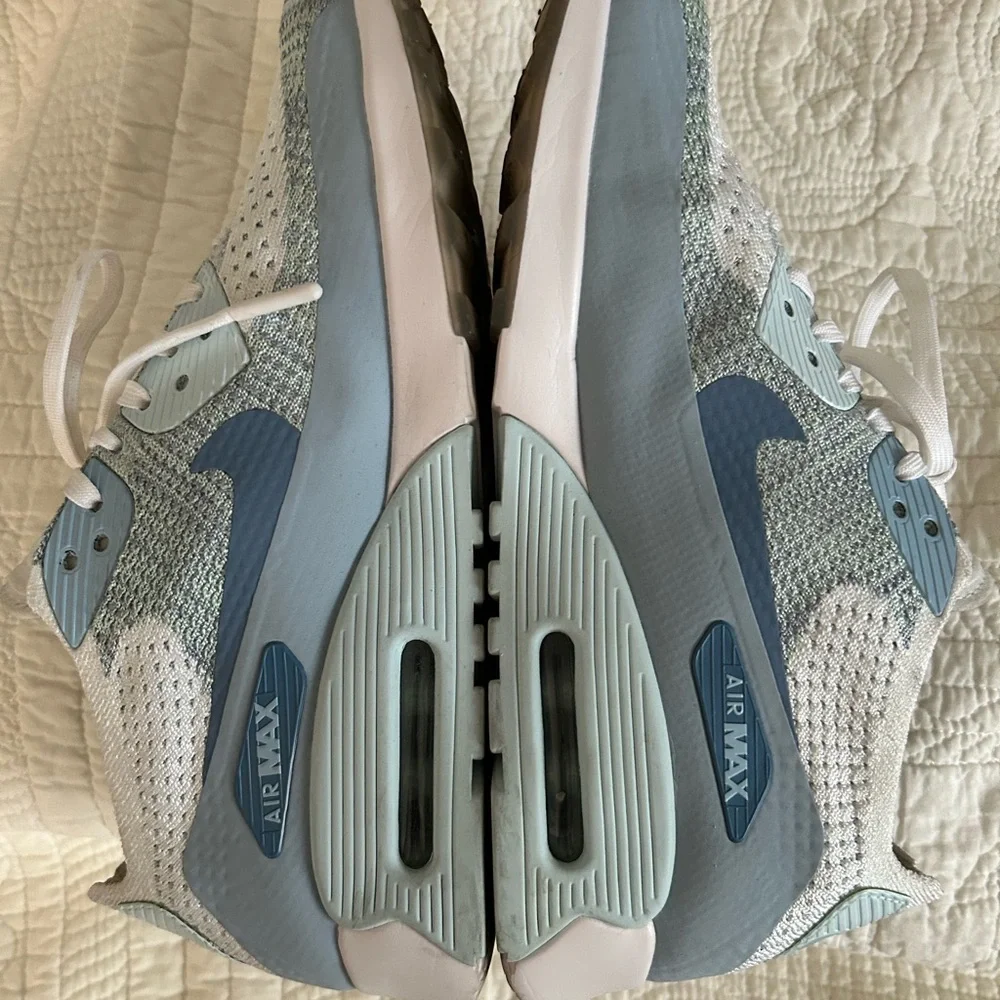 Nike Women’s Air Max 90 Flyknit Ultra in Light Armory Size 9.5 - Picture 4 of 7